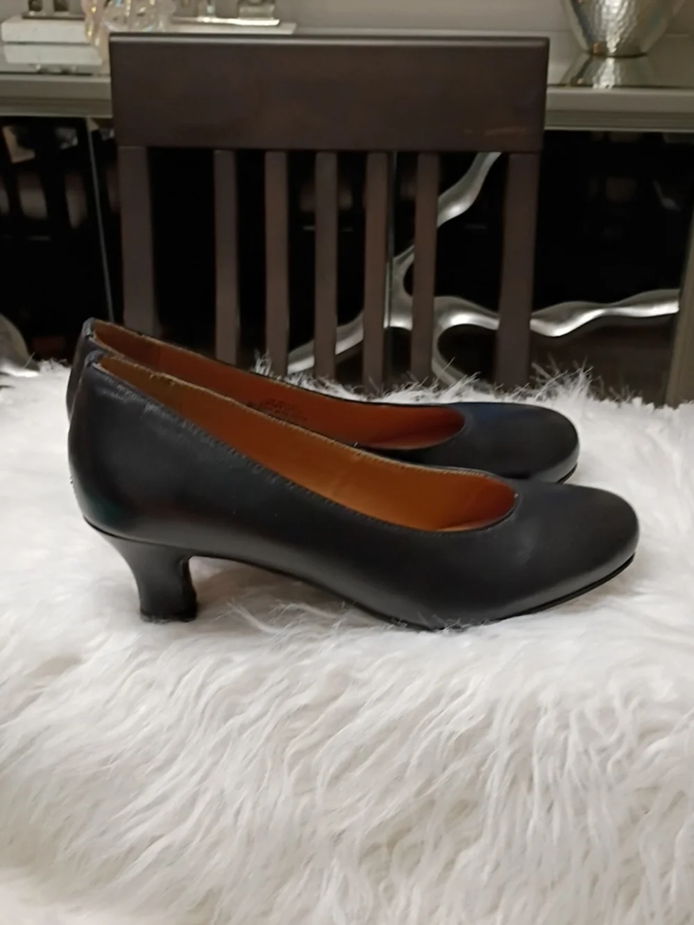 New ARRAY Flatter Black Leather Low Kitten Heel Pump 6M